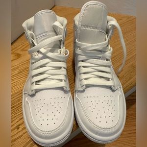 Women’s Nike Air Jordan 1 mid rise